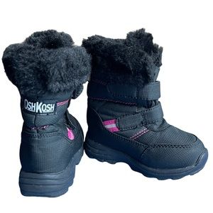 Oshkosh kids size 7 snow boots.